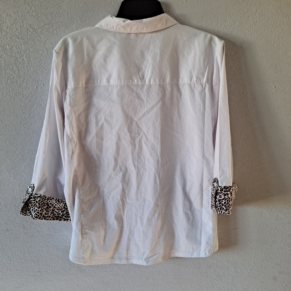 Cathy White button down shirt with leopard print sleeves - Picture 7 of 7
